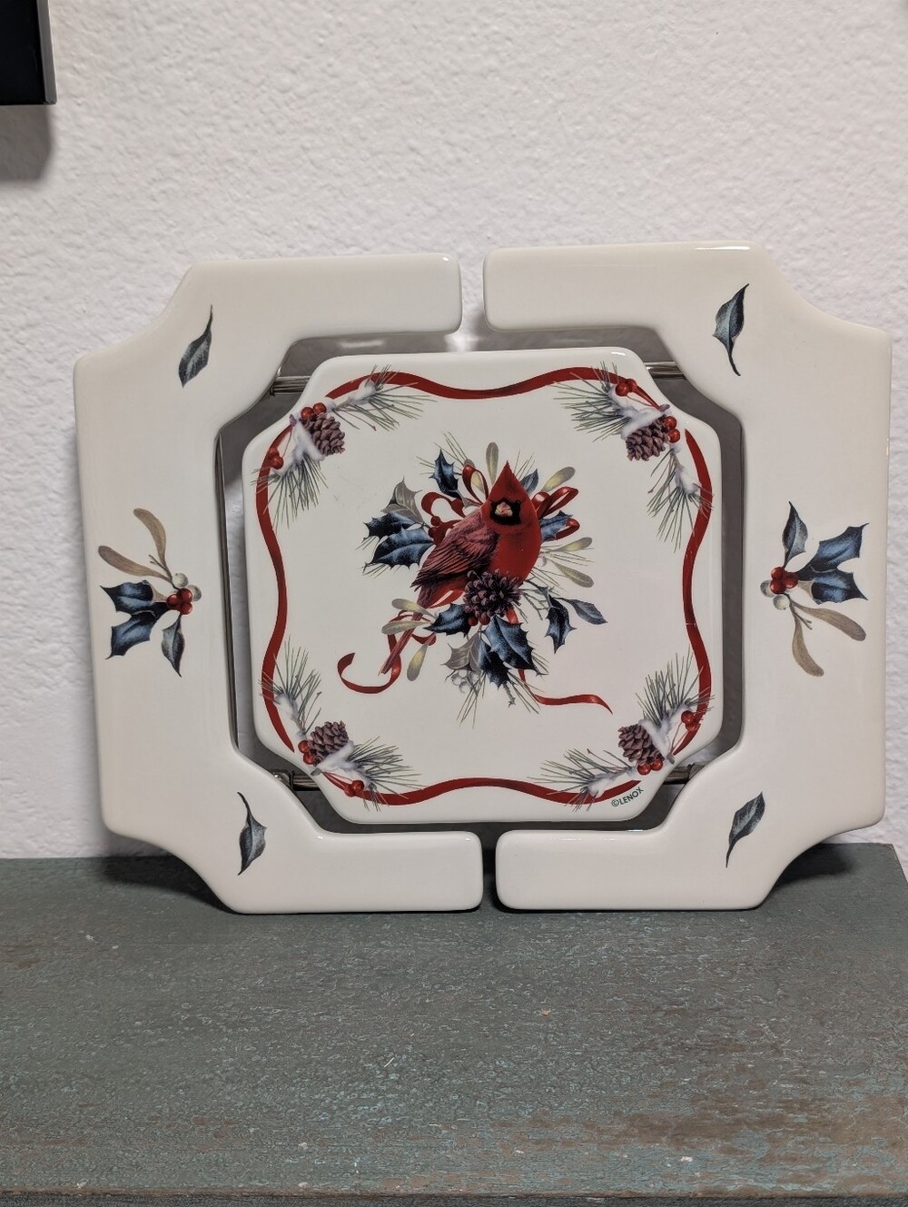 Lenox for the Holidays Expandable Trivet Winter Greetings Cardinal Seasonal